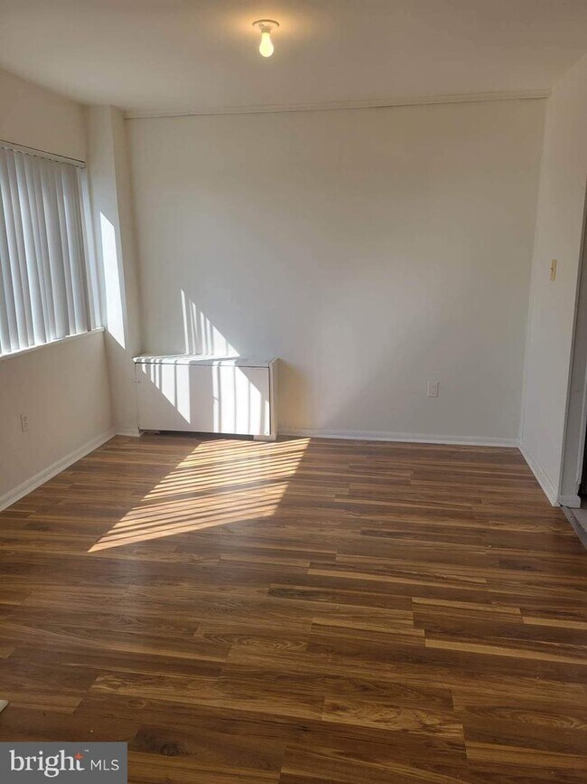 Foto del edificio - 8830 Piney Branch Rd