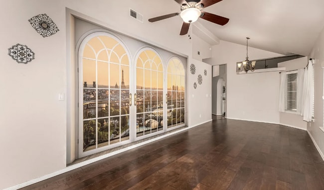 Building Photo - 517 S Paradise Dr