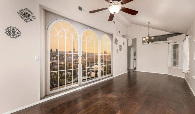 Foto del edificio - 517 S Paradise Dr