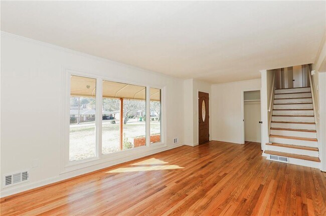 Building Photo - 2322 Miriam Ln