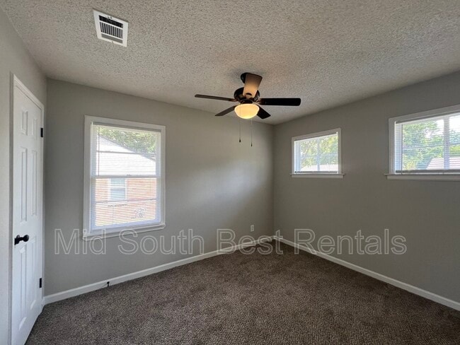 Foto del edificio - 4803 Hodge Rd