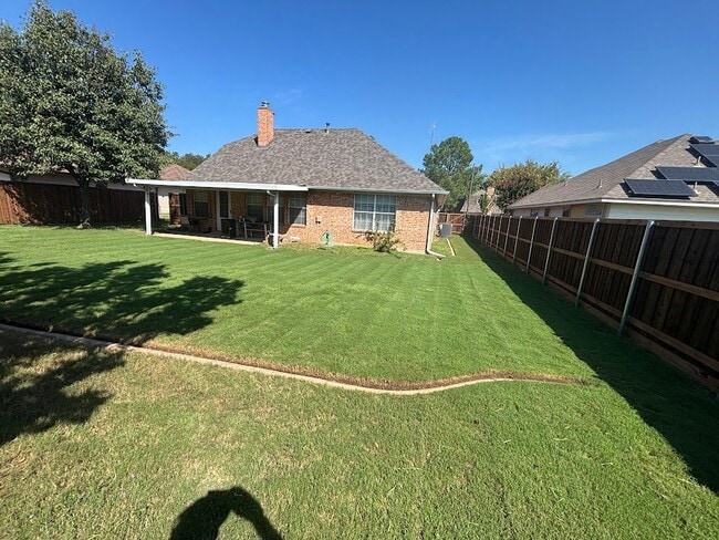 Building Photo - 411 Meadow Ln