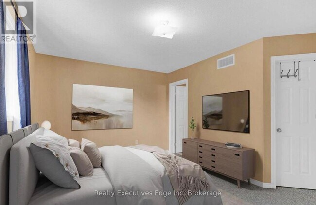 Photo du bâtiment - 276 Watson Pkwy N