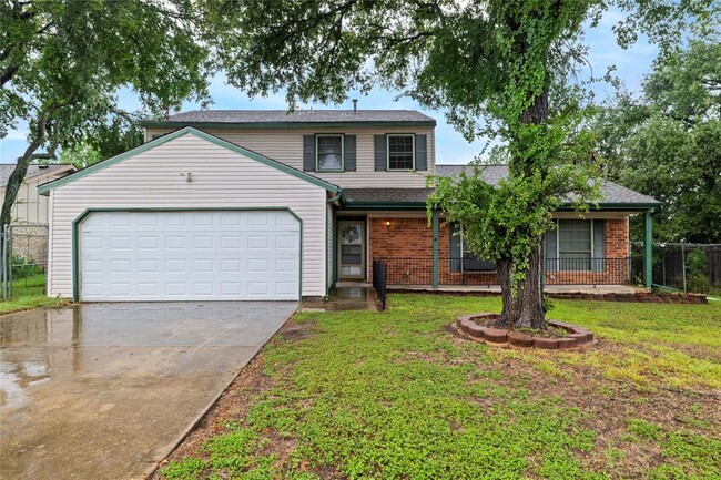 Foto del edificio - 1702 Oakridge Dr