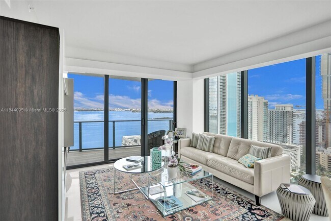 Foto del edificio - 460 NE 28th St
