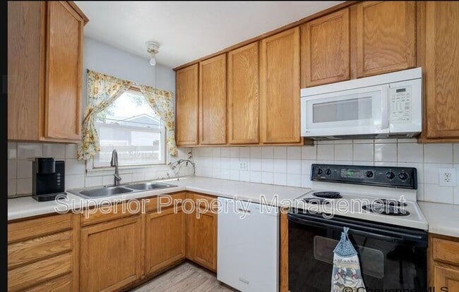 Building Photo - 2121 Park Pl