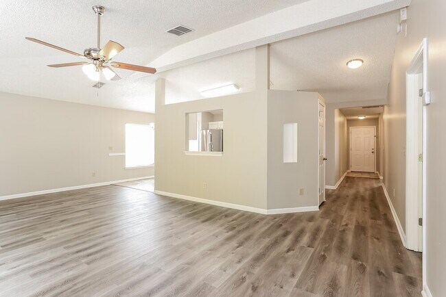 Foto del edificio - 1669 Spring Branch Dr W