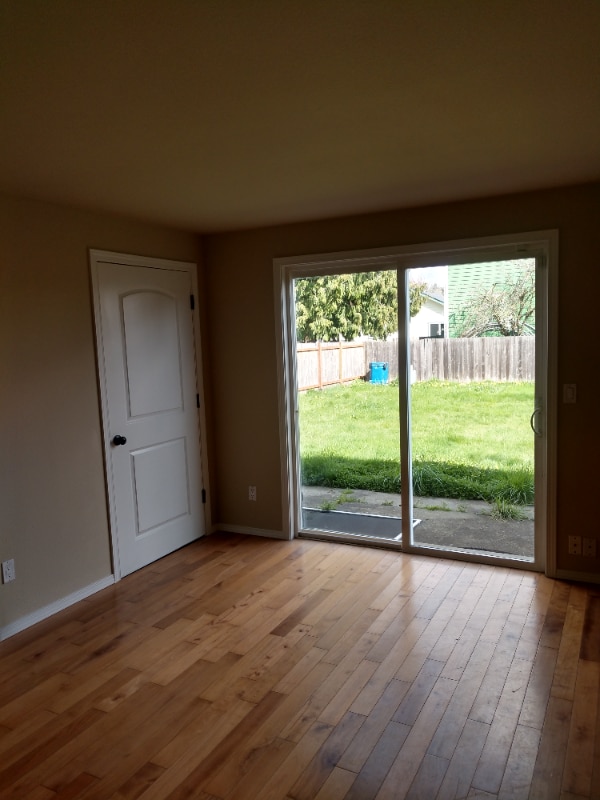 Building Photo - 834 4th Ave N