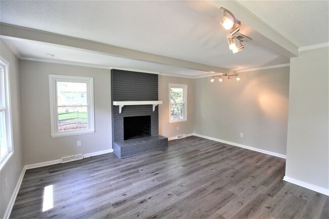 Building Photo - Remodeled Ranch Home in Steele Creek!