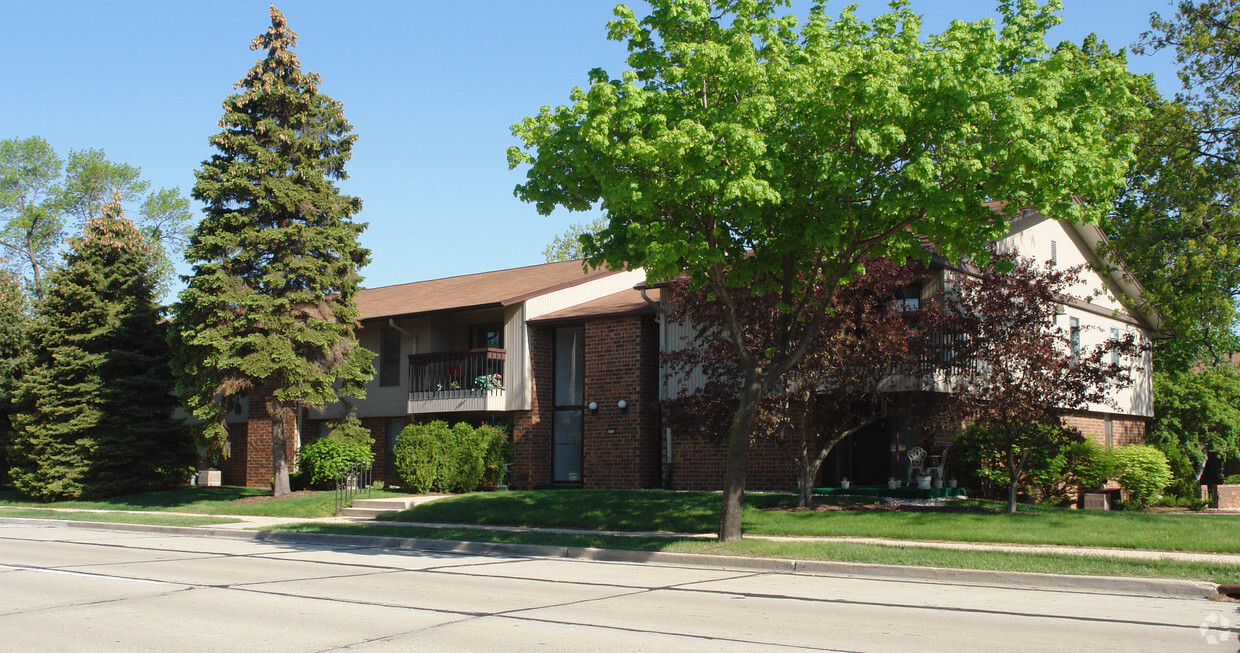 Primary Photo - Hickorywood Condominiums