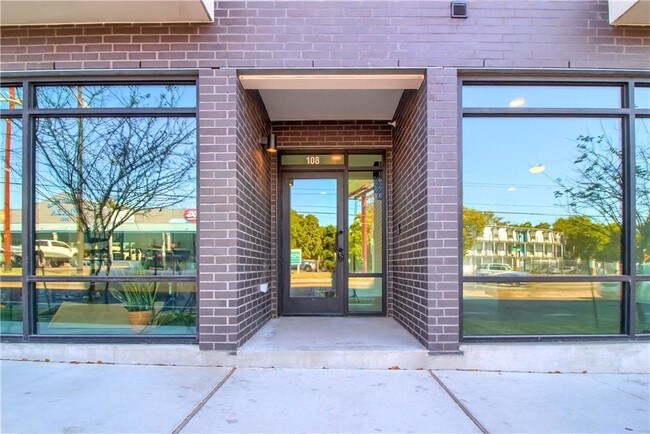 Building Photo - 2213 Poquito St