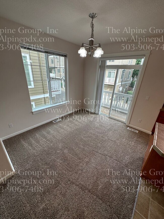 Building Photo - Beautiful Craftsman Townhome! Close to NIK...