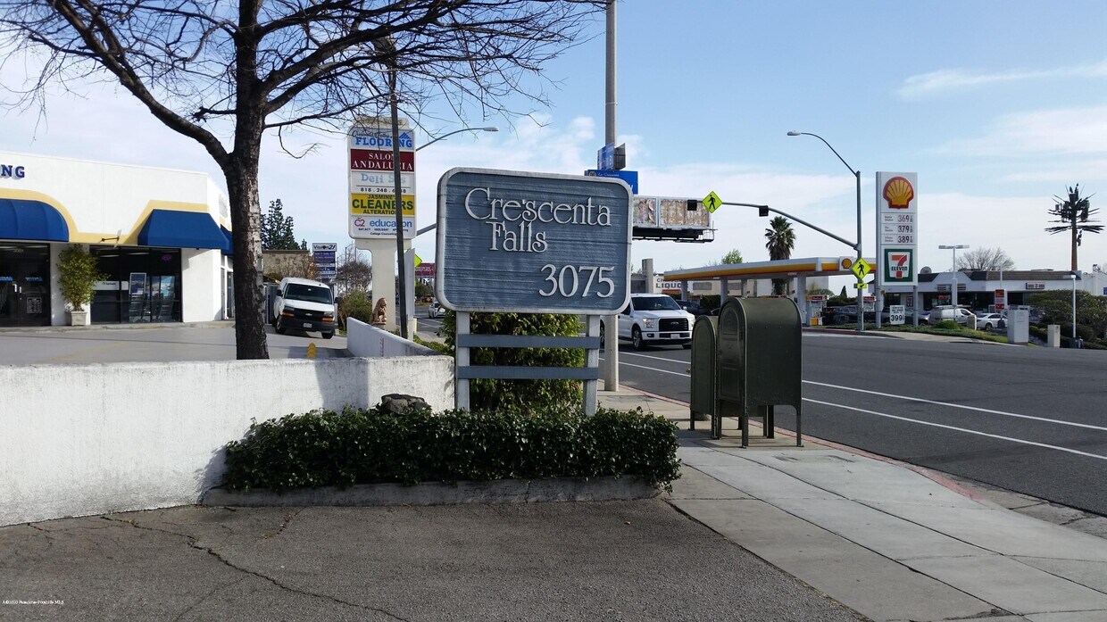 3075 Foothill Blvd Unit 136, La CrescentaMontrose, CA 91214 Condo