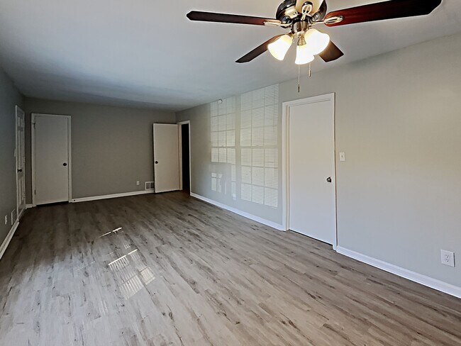 Foto del edificio - 4521 Frank Aiken Rd