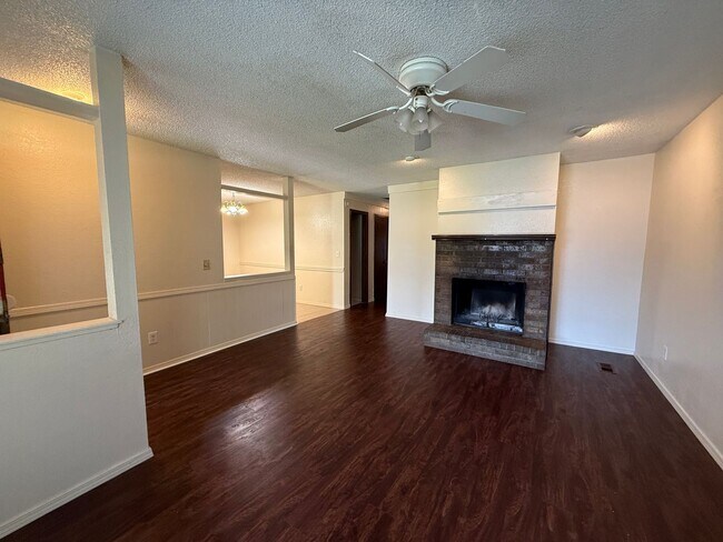 Foto del edificio - A 3 bed, 2 bath Duplex in Broken Arrow