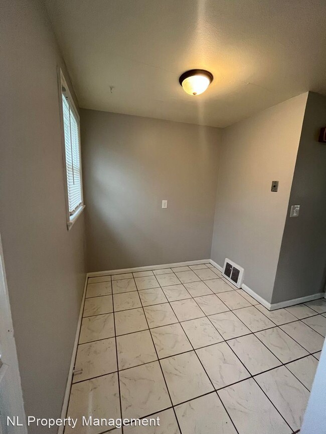 Building Photo - 2 br, 1 bath House - 3074 S 41st St.