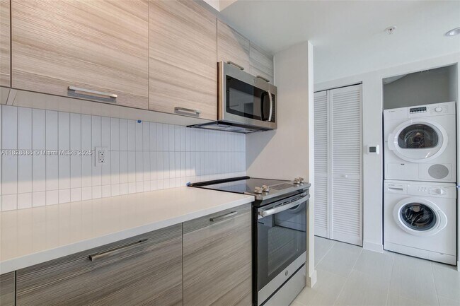 Foto del edificio - 1756 N Bayshore Dr