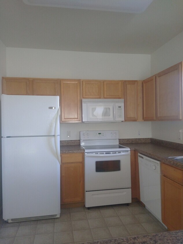 Primary Photo - 1210 Walnut Ave