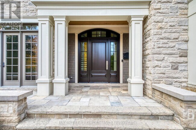 Photo du bâtiment - 1031 Lakeshore Rd W