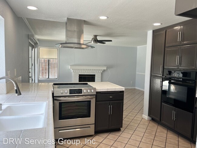 Building Photo - 4 br, 2.5 bath House - 893 Mesa Place