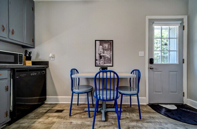 Foto del edificio - 401 Kingwood Dr