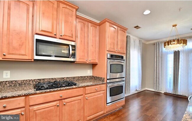 Foto del edificio - 5611 Harrington Falls Ln