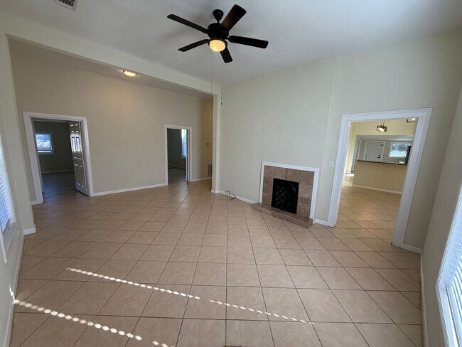 Building Photo - Pensacola - East Hill- 3 bedroom, 2 bathroom