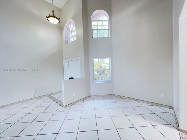 Building Photo - 3 br, 2.5 bath House - 192 SW 204th Ave