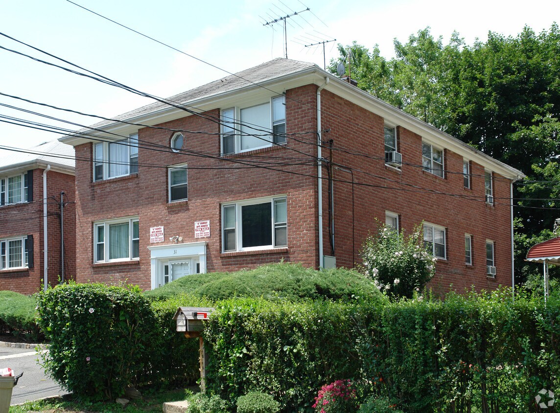 Primary Photo - 31 Hillside Ave