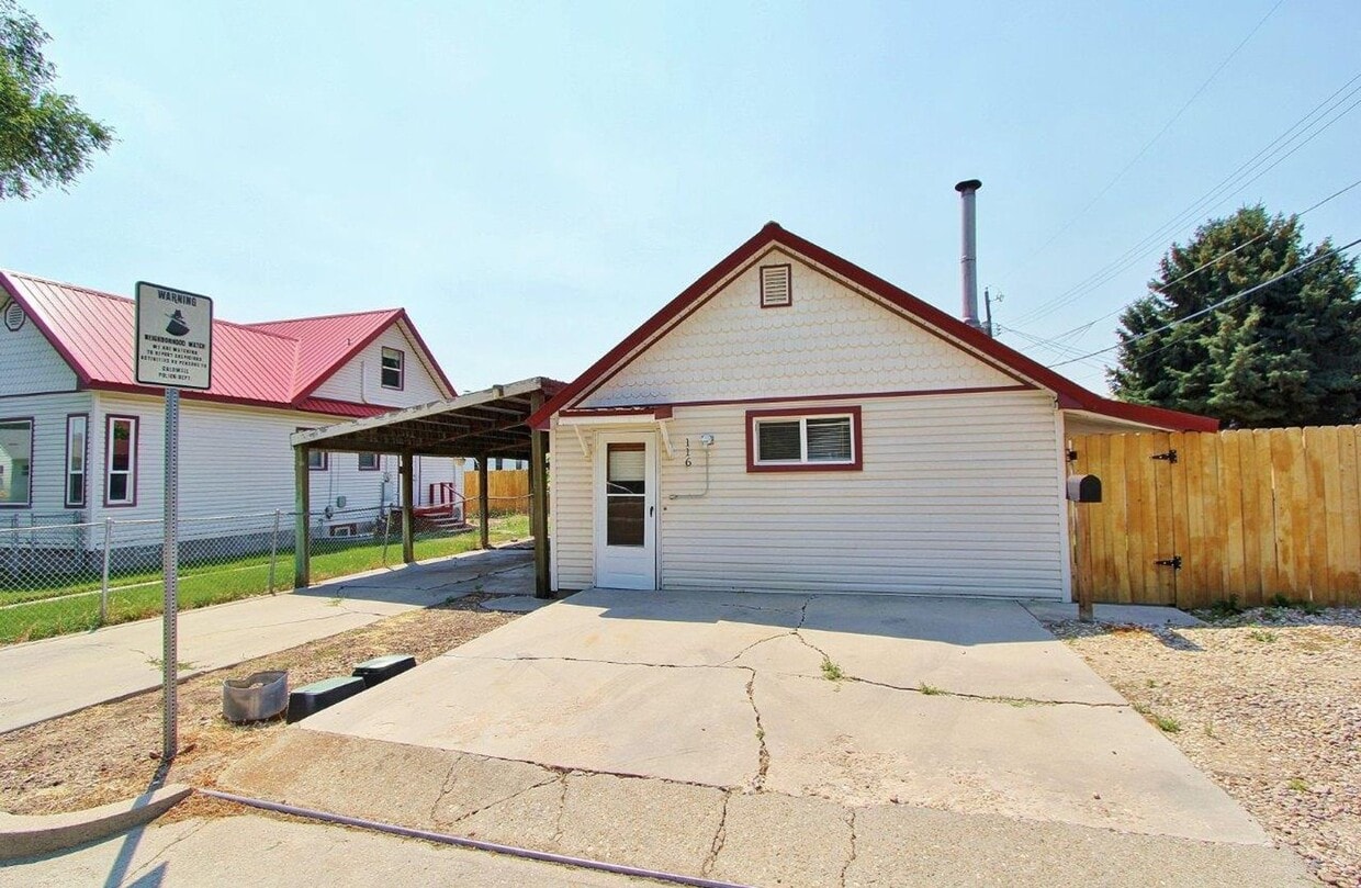 Primary Photo - Charming Single-Level Studio Home