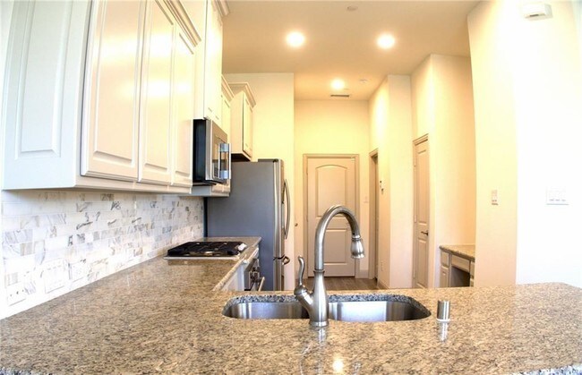 Building Photo - 4694 Rhett Ln