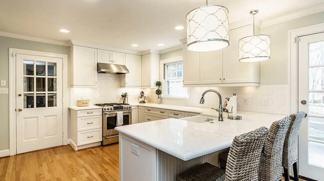 Foto del edificio - 1213 Glen Eden Dr