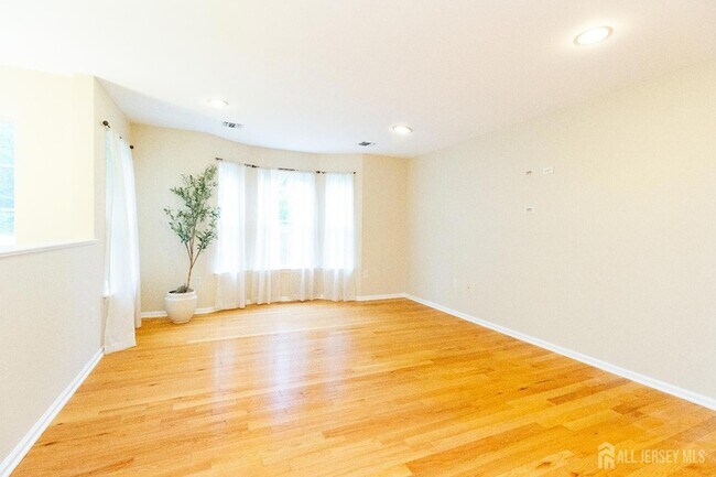 Foto del edificio - 127 Forest Dr