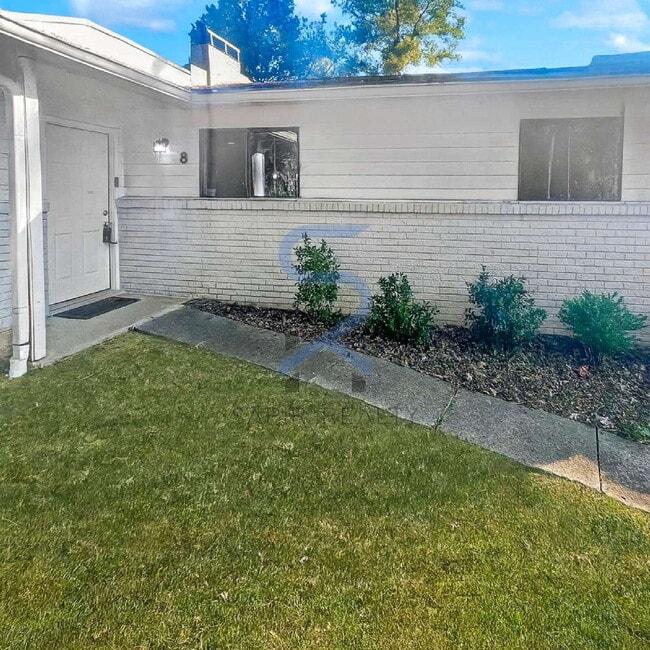 Foto del edificio - Move in before November 30th and choose your reward: a $250 Amazon Gift Card or a 55" Smart TV!