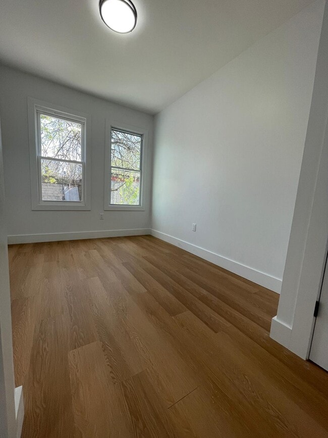 Unit 1 - 156 Woodlawn Ave