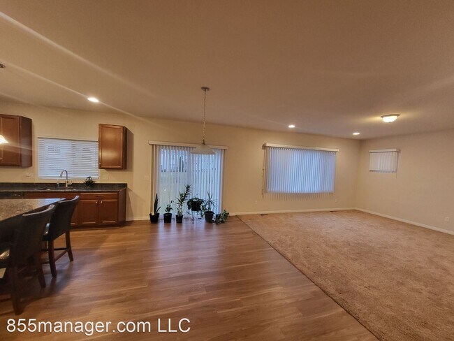 Building Photo - 4 br, 2.5 bath House - 327 Hidden River East