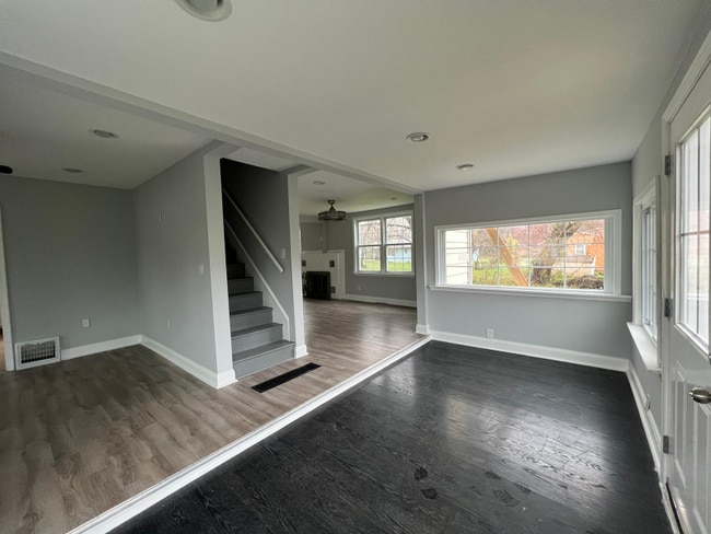 Building Photo - 64 W Line St