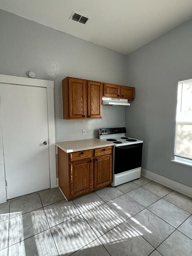 Foto del edificio - Fully renovated 2/1 single family residenc...