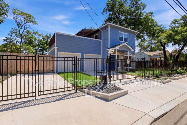 Building Photo - 216 E Fest St