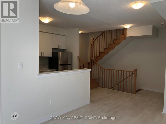 Photo du bâtiment - 1865 Pickering Pkwy