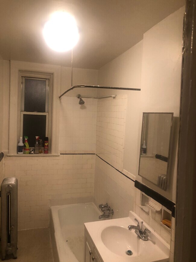 Foto del edificio - 1590 E 22nd St