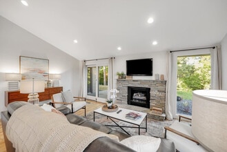 Building Photo - 2890 N Mountain Rd