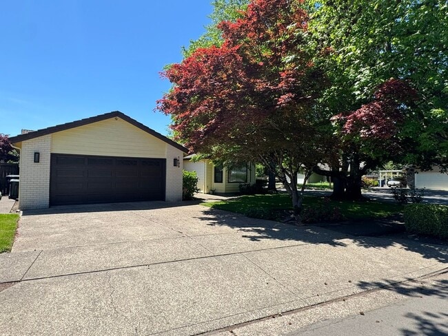 Building Photo - Beautifully landscaped 3 bed/2 bath home in Springfield