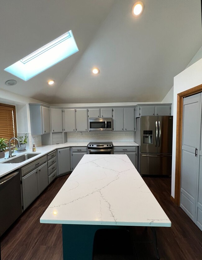 Foto del edificio - 5 Bedroom 3 Bathroom house coming soon