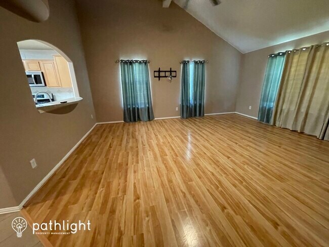 Building Photo - 400 Highview Cir