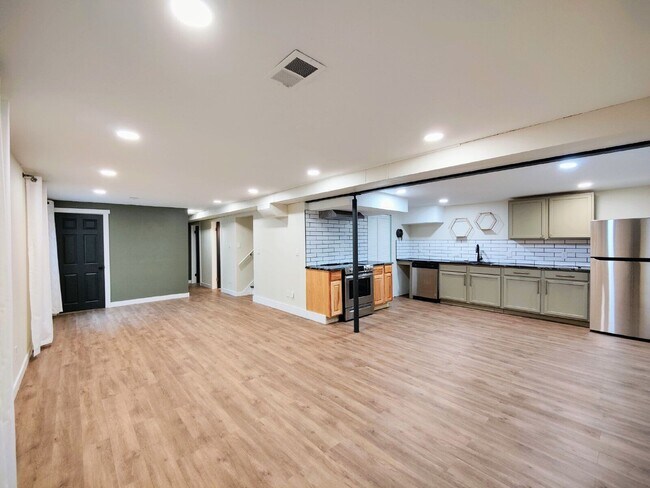Foto del edificio - 7770 S Kit Carson Dr
