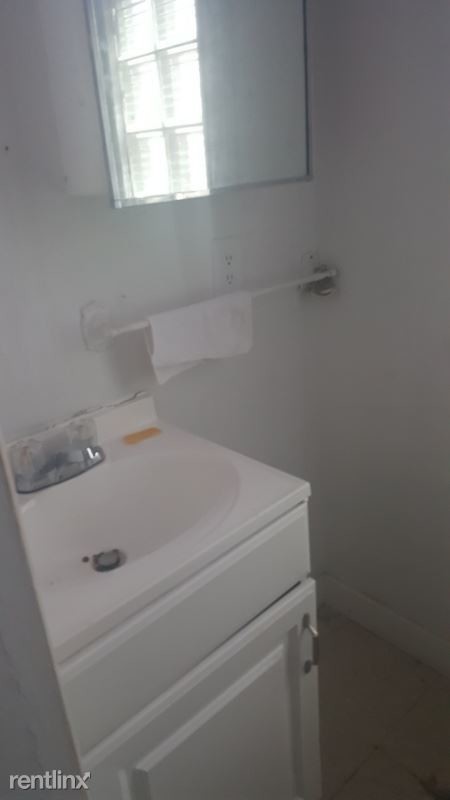 Building Photo - 1 br, 1 bath Apartment - 1416 Oneida st