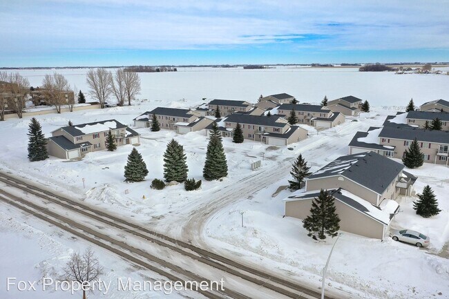 Foto del edificio - 1517-1516 Cedar Dr NE