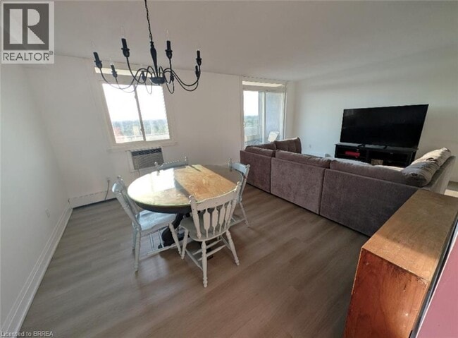 Photo du bâtiment - 640 West St