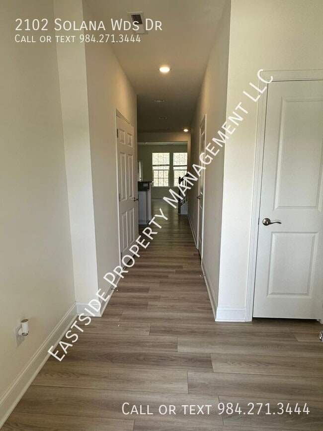 Building Photo - 2102 Solana Wds Dr